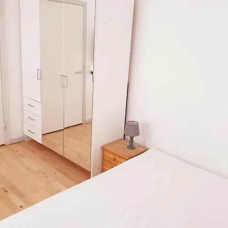 Appartement Charming And Spacious In *